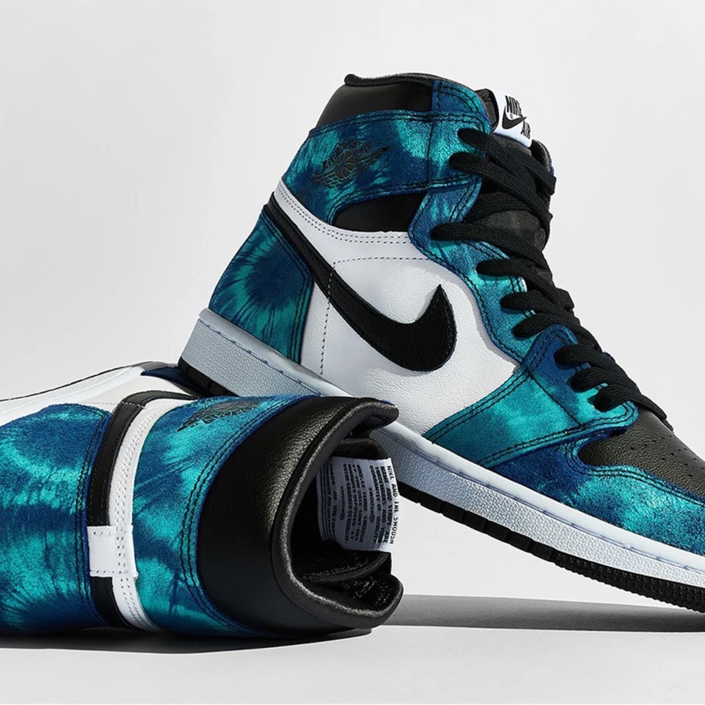 *pending sale* AUTHENTIC Womens Nike Air Jordan 1 Retro High Tie Dye Size 9